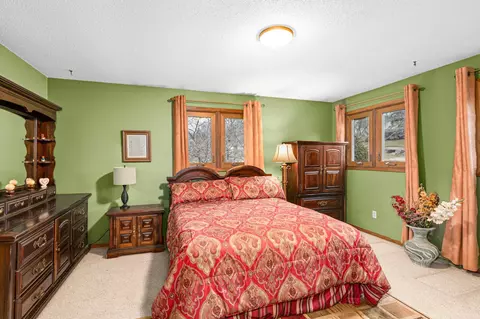 Bedroom - 2800 Greysolon Rd, Duluth, MN 55812 photo 5 of 8