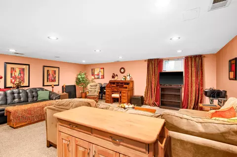 Living - 2800 Greysolon Rd, Duluth, MN 55812 photo 12 of 13
