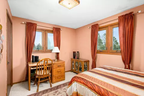 Bedroom - 2800 Greysolon Rd, Duluth, MN 55812 photo 1 of 8