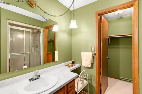 Bath - 2800 Greysolon Rd, Duluth, MN 55812 photo 3 of 4