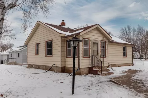 407 6th St SW, Little Falls, MN 56345