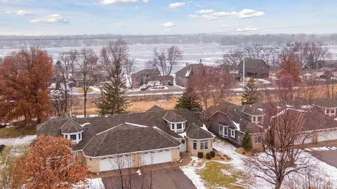 3039 Highpointe Curv, Roseville, MN 55113