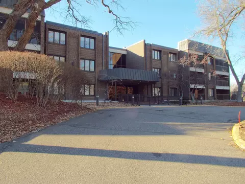 3412 Oak Ridge Rd #219, Minnetonka, MN 55305