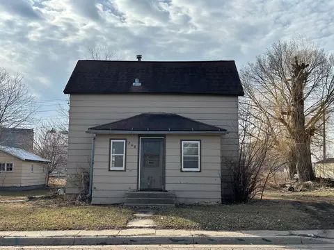 208 E 8th St, Fairmont, MN 56031