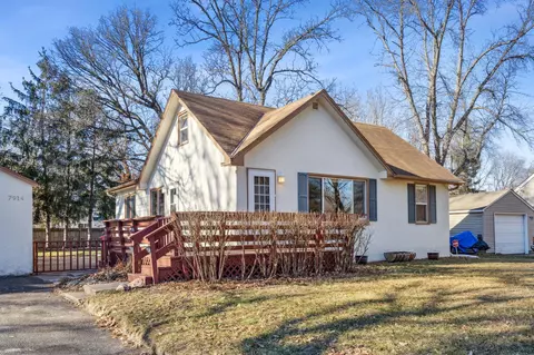 7914 Greenfield Ave, Mounds View, MN 55112