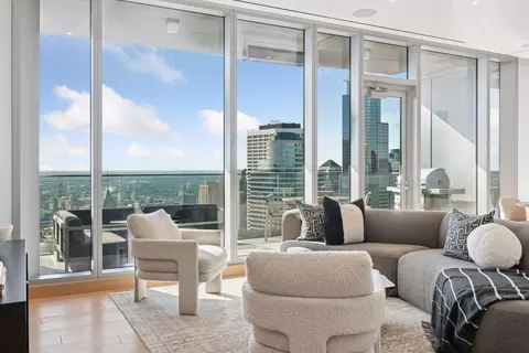 255 Hennepin Ave #3201, Minneapolis, MN 55401