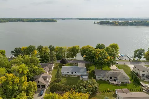 46 Lake Ave, Madison Lake, MN 56063