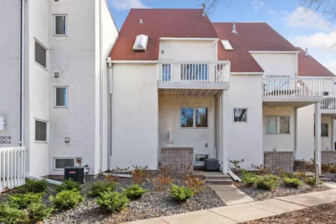 3008 Lake Shore Dr, Minneapolis, MN 55416