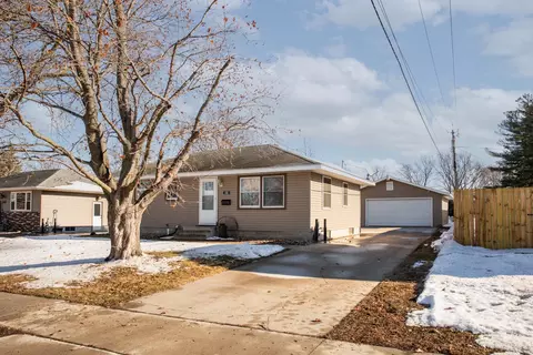 122 4th Ave NE, Stewartville, MN 55976