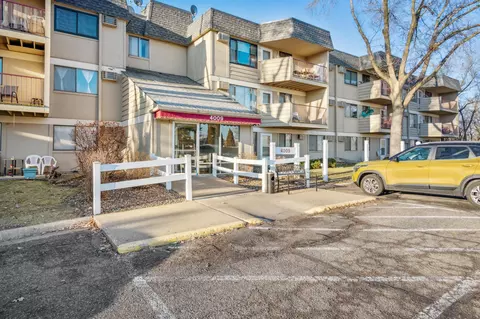 4009 Heritage Hills Dr #205, Bloomington, MN 55437