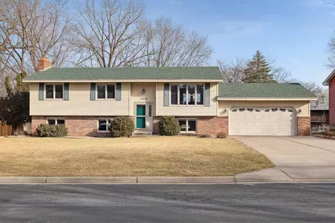5050 Bona Rd, Mounds View, MN 55112