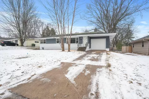 1002 Edgewater Ave, Shoreview, MN 55126