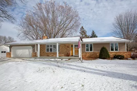 11209 Lewis Ct, Burnsville, MN 55337