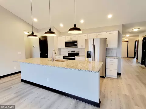 2113 Nelson St, Saint Peter, MN 56082 photo 2