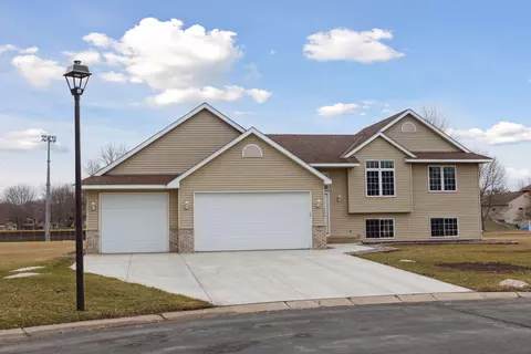 226 W Court Cir, Norwood Young America, MN 55368