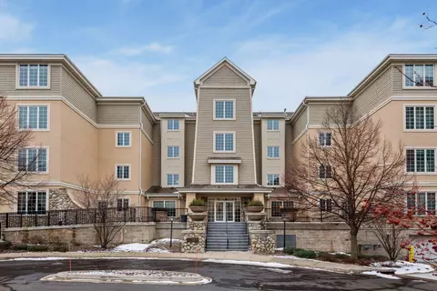 11484 Fairfield Rd W #403, Minnetonka, MN 55305