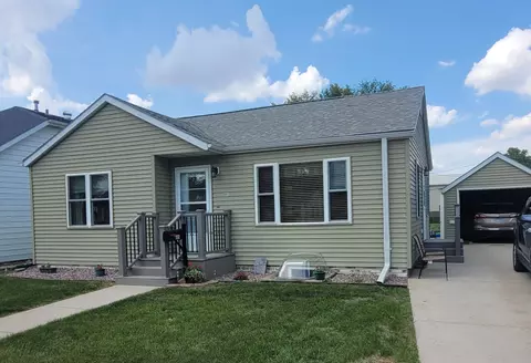 605 2nd St NW, Pipestone, MN 56164