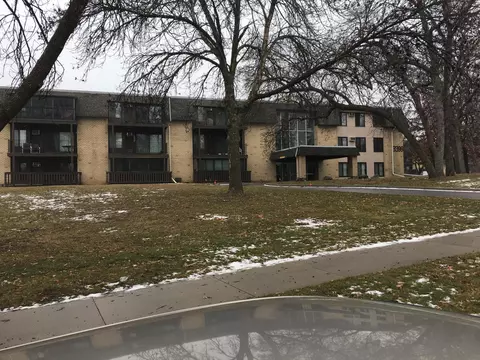 3399 Kent St #110, Shoreview, MN 55126