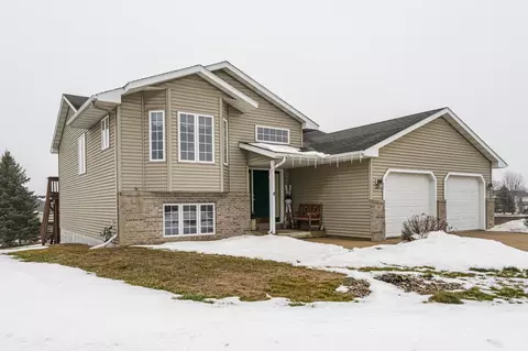 807 Robert St SE, Stewartville, MN 55976