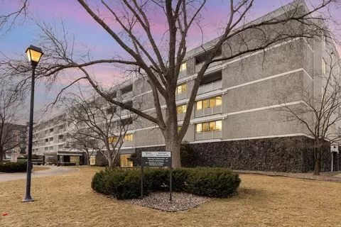 6450 York Ave S #512, Edina, MN 55435