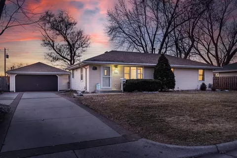 9416 Columbus Ave S, Bloomington, MN 55420