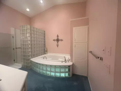 Bath - 539 Brook Ln, Saint Cloud, MN 56301 photo 2 of 7