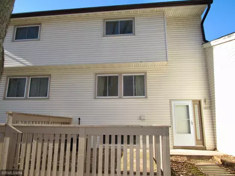 4845 Grenwich Way N, Oakdale, MN 55128