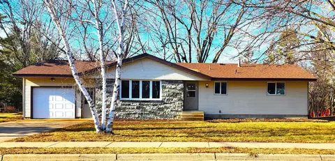 109 5th Ave S, Isanti, MN 55040