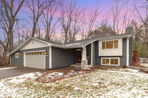 3290 Victoria St N, Shoreview, MN 55126