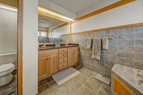 Bath - 11542 Circle Ridge Ct, Faribault, MN 55021 photo 2 of 3