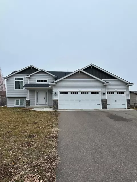 7961 Trappers Ridge Dr, Clear Lake, MN 55319