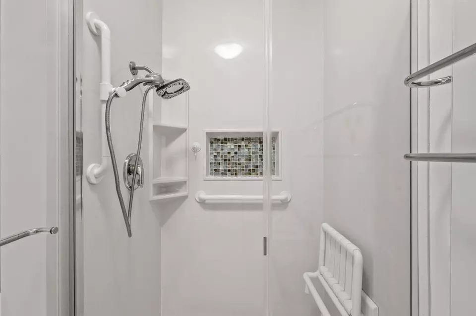 Bath - 9225 Medicine Lake Rd #312, Golden Valley, MN 55427 photo 3 of 4