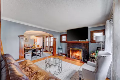 2906 Thomas Ave N, Minneapolis, MN 55411