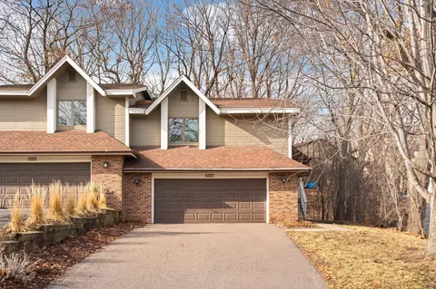 4407 Chatsworth St N, Shoreview, MN 55126