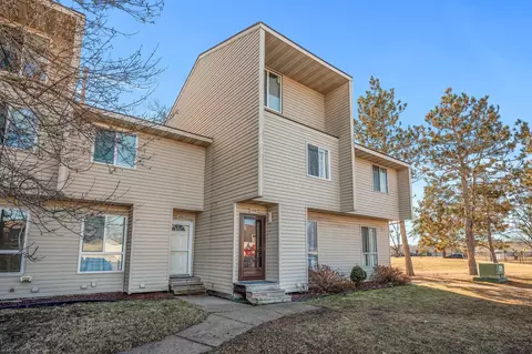 5528 Brookdale Dr N, Brooklyn Park, MN 55443