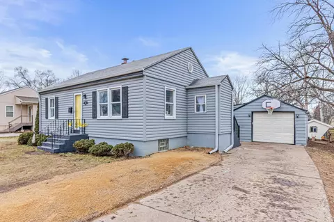 915 Selby Ave, Saint Paul Park, MN 55071