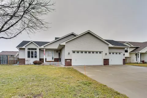 300 Evergreen St, Belle Plaine, MN 56011