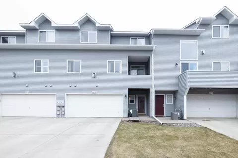 697 Kingfisher Ln #D, Woodbury, MN 55125
