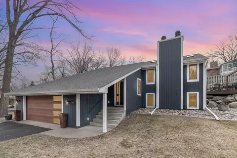 25 Oak Shore Dr, Burnsville, MN 55306