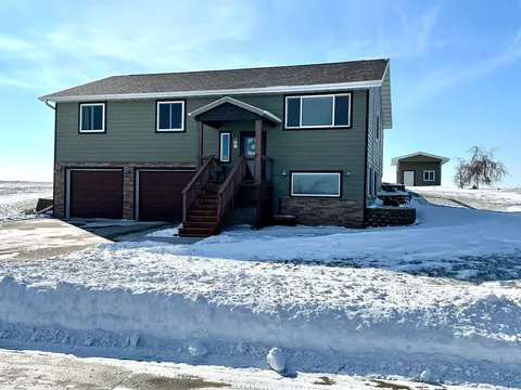 151 W Bay Rd, Lake Park, IA 51347