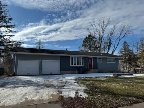 1008 Center St E, Roseau, MN 56751