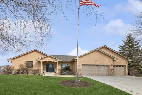 18854 Emblem Ct, Farmington, MN 55024