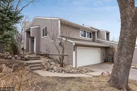 9198 Neill Lake Rd, Eden Prairie, MN 55347