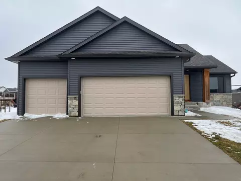 6459 Fairway Dr NW, Rochester, MN 55901