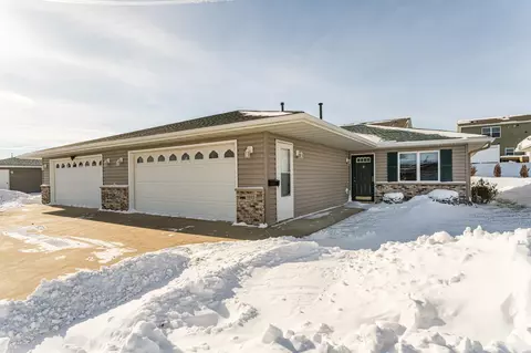1815 Clubhouse Dr NE, Stewartville, MN 55976