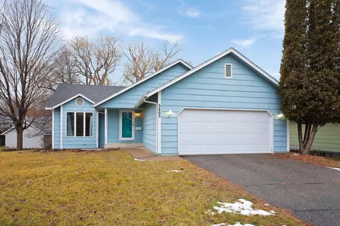 5665 Deer Trl W, Shoreview, MN 55126