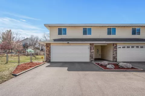 6847 Sandlewood Rd, Woodbury, MN 55125