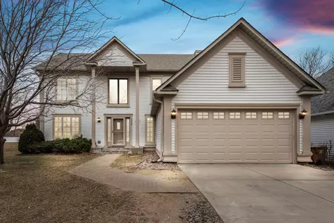 1119 Silverwood Rd, Woodbury, MN 55125