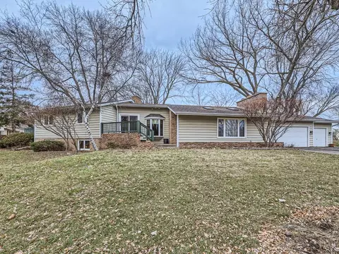 875 Oriole Ln, Chaska, MN 55318