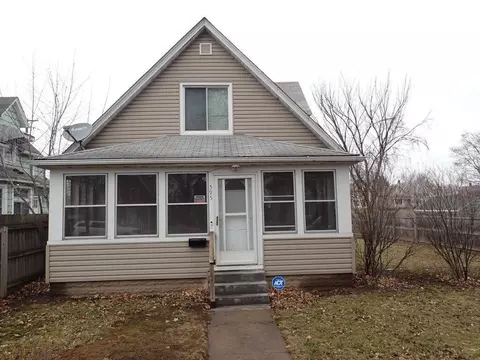 595 Rose Ave E, Saint Paul, MN 55130